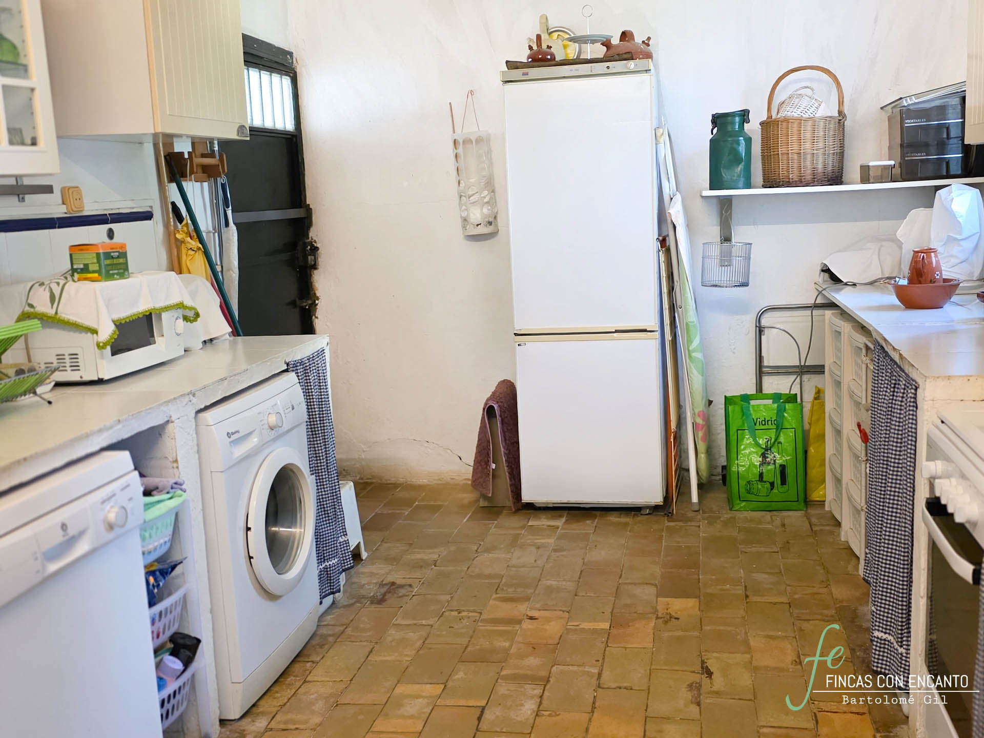 Cocina con electrodomésticos