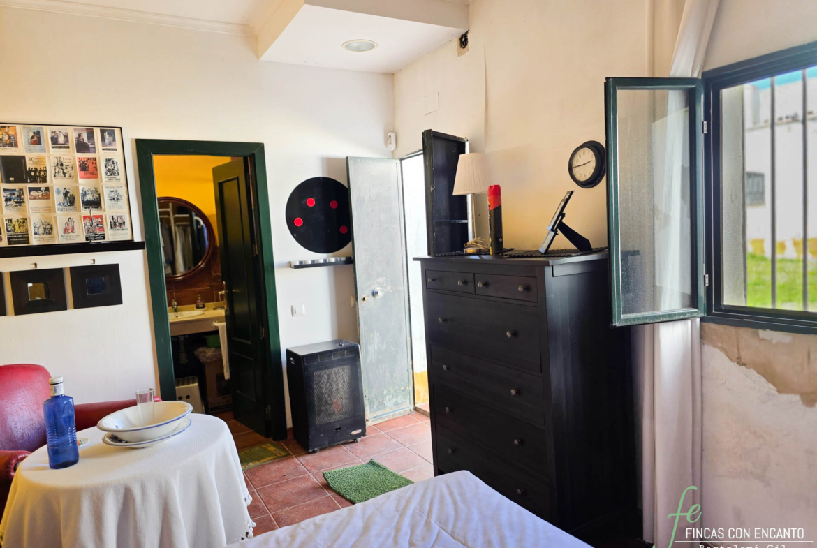 Entrada del dormitorio con cama de matrimonio