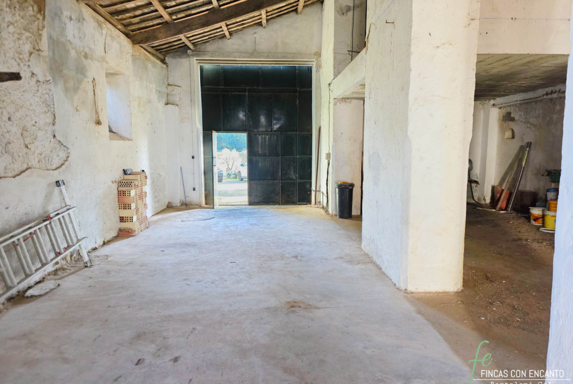 Una de las partes interiores de la nave dedicada al almacenaje