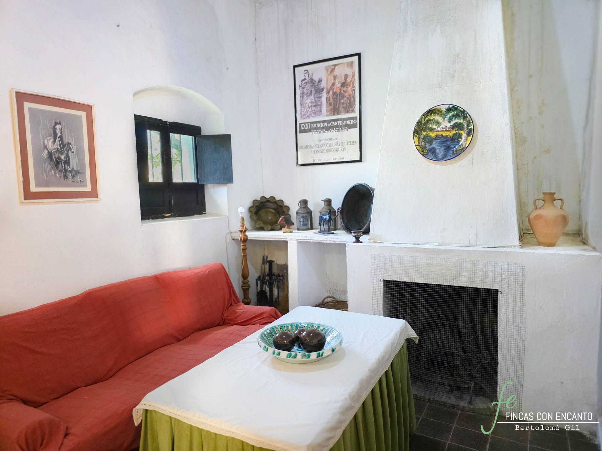 Salón con chimenea