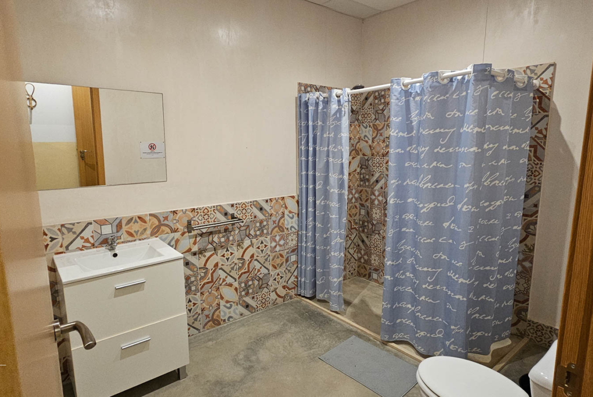 Cuarto de baño con ducha