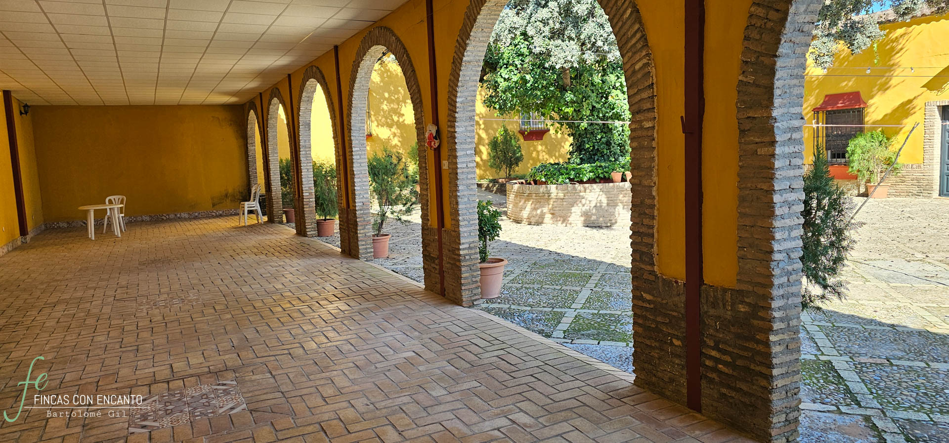 Porche con arcos