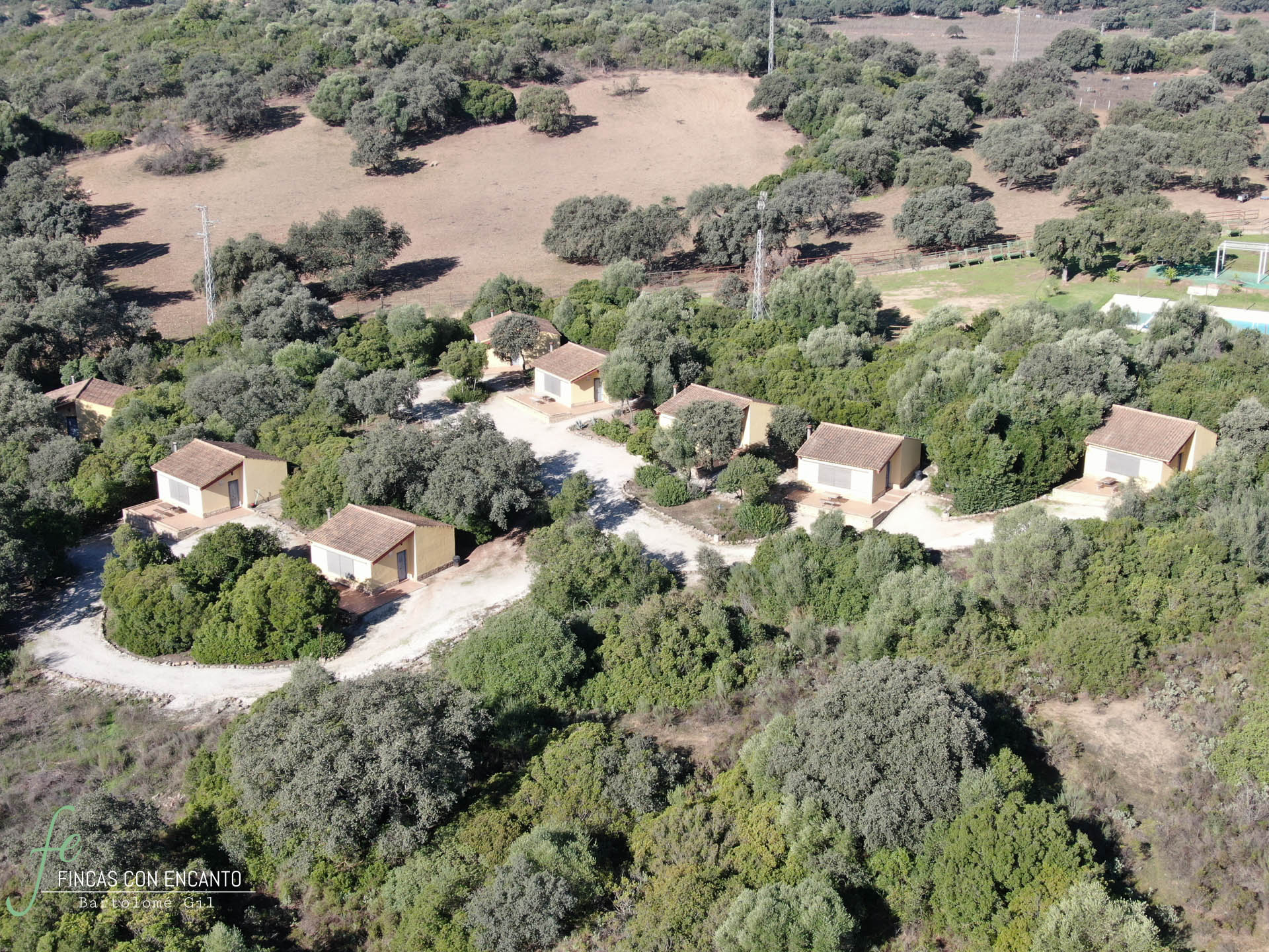 Foto exterior de las otras casas de la finca
